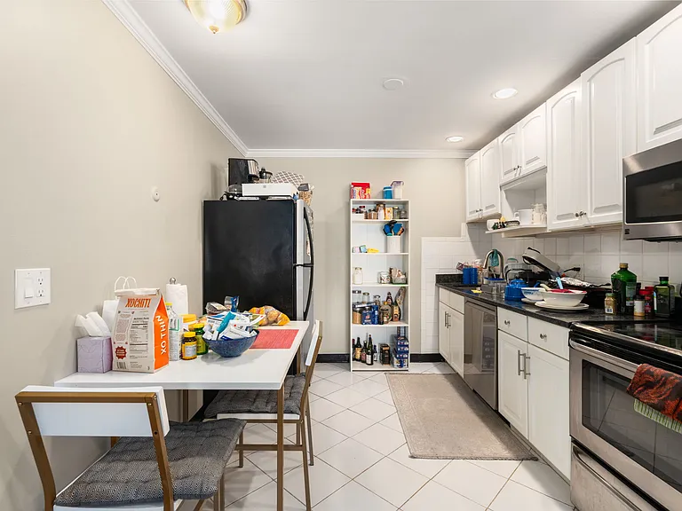 71 Oxford Ave #8 — Photo 4