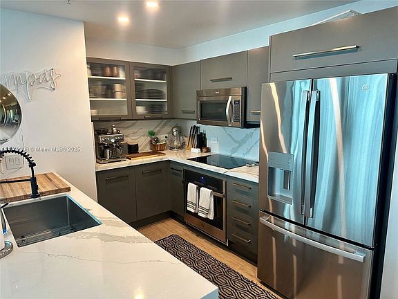 4th image of 3301 NE 1st Ave #A02215