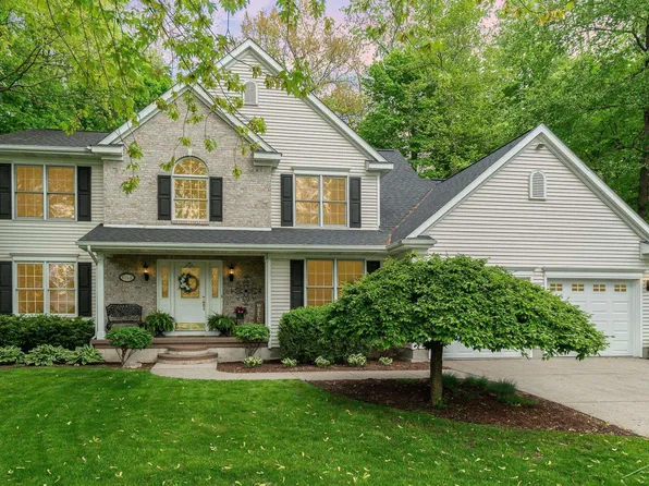8768 Timber Trl, Freeland, MI 48623
