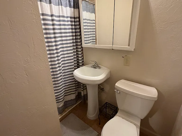 911 N Euclid Ave #207 — Photo 20