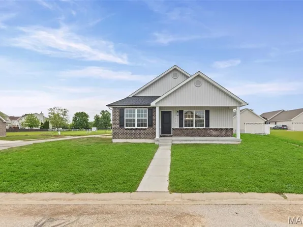 3928 Red Bird Ln, Swansea, IL 62226