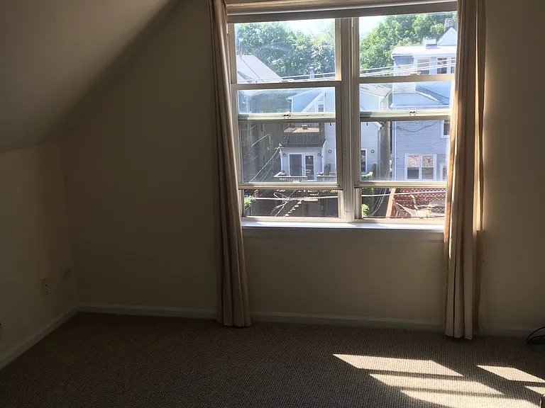 1221 W Nelson St #2F — Photo 8