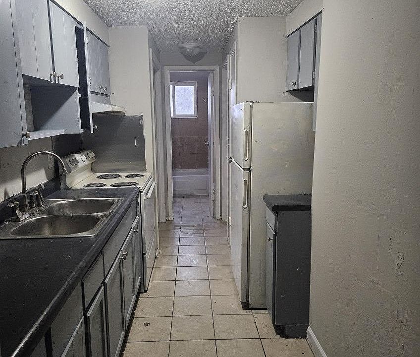1st image of 1363 Yosemite St #108