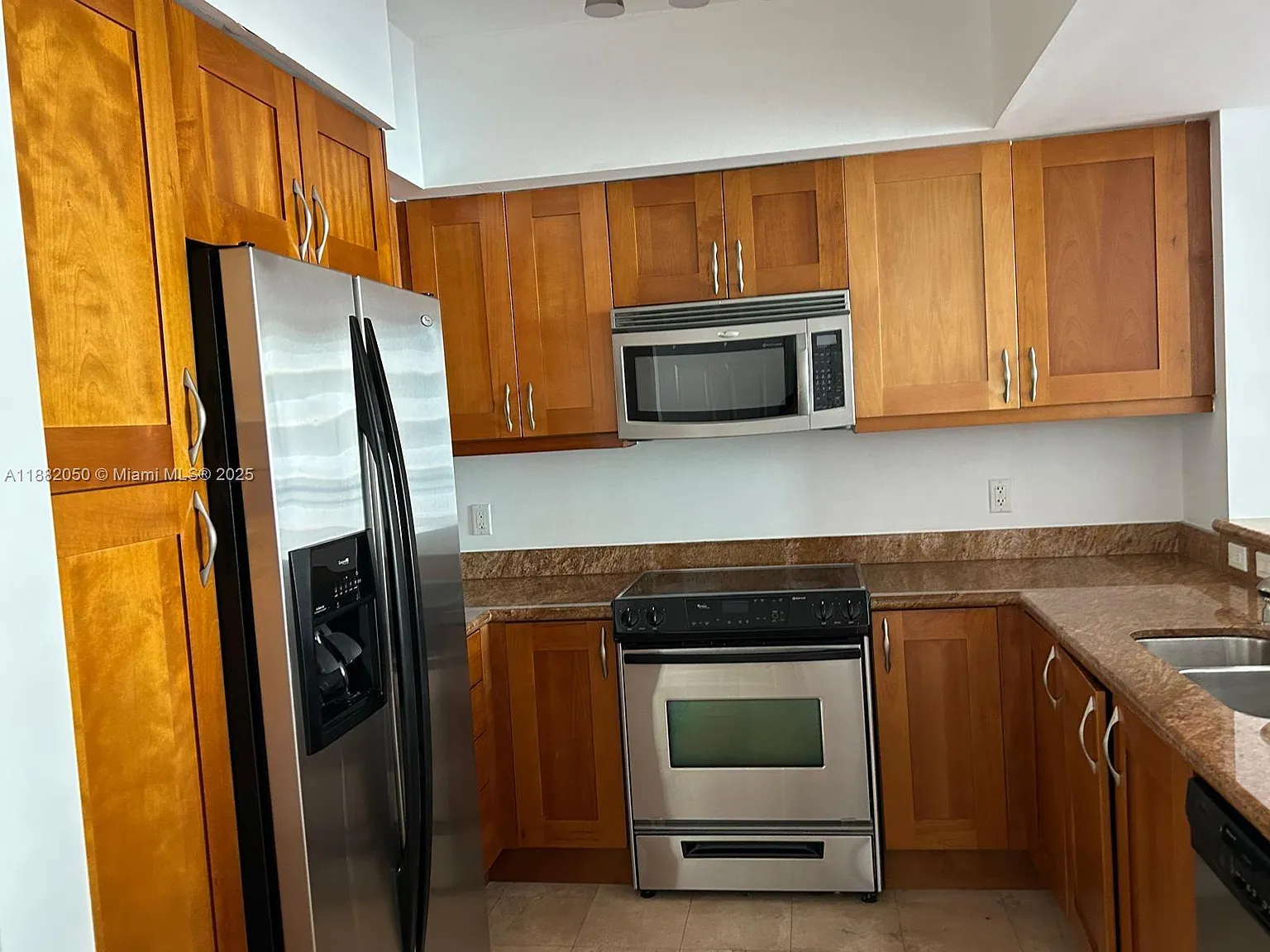 1 bed, 915 sqft, $2,450 — Photo 3