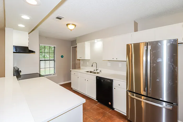 3016 Shade Tree Cv — Photo 9