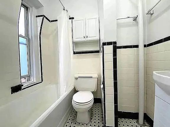 4th image of 508 W 112th St APT 3B1