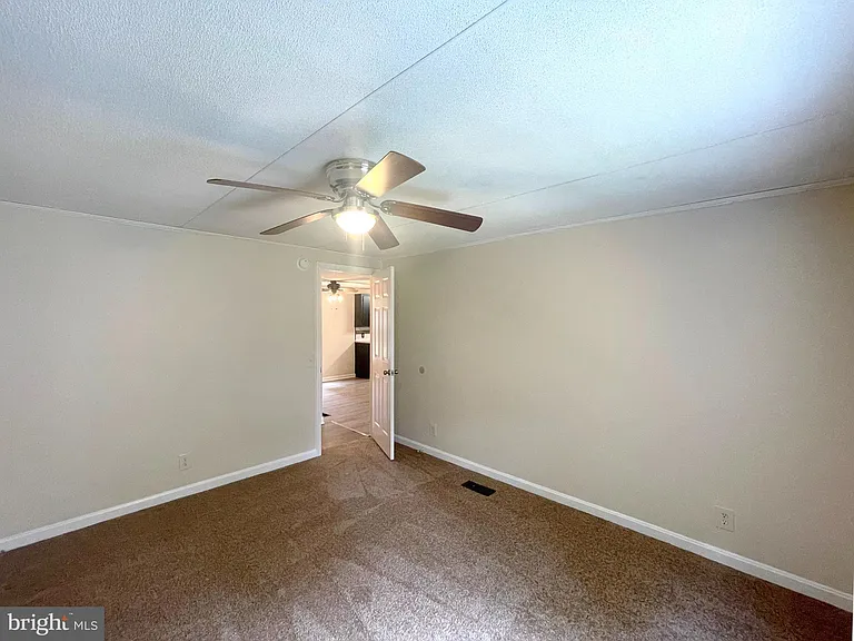 39819 Lady Baltimore Ave — Photo 10