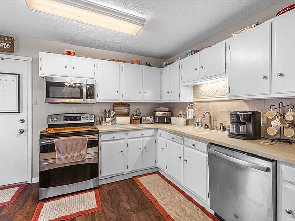 3rd image of 25 Peach Tree Ln