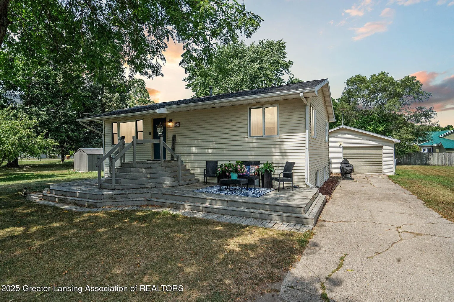 225 E Washington St photo 1