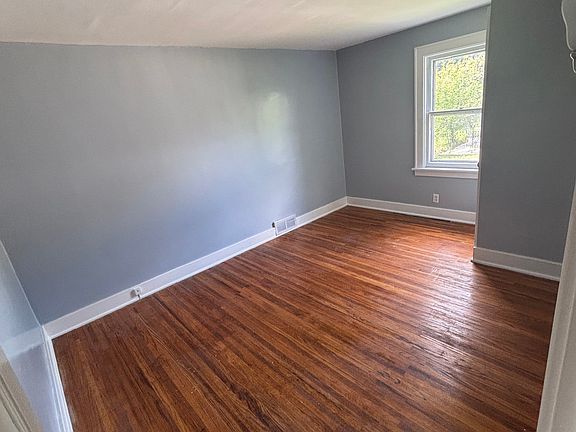 5th image of 400 Saint Lawrence Ave