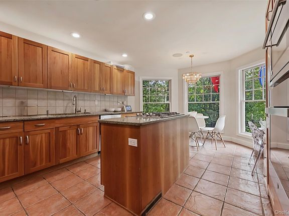 4th image of 400 Cyrus Field Road