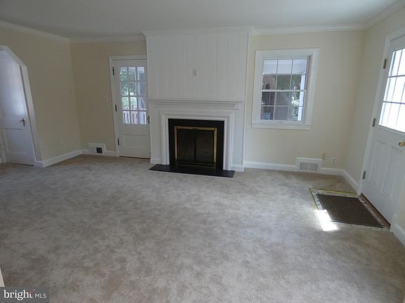 3rd image of 2319 N Burlington St