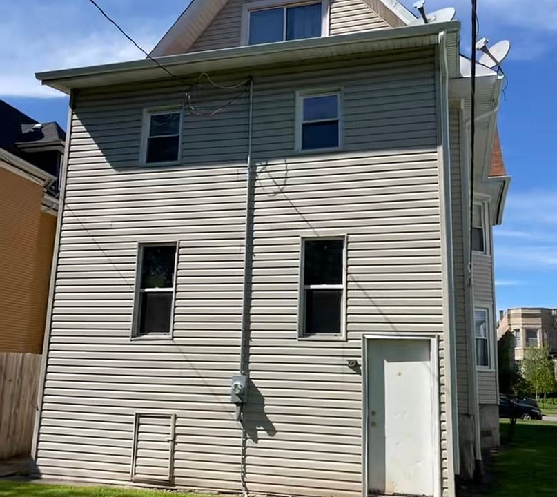 2nd image of 5723 W Race Ave