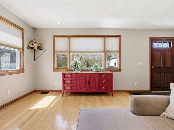 5th image of 7 Maple St