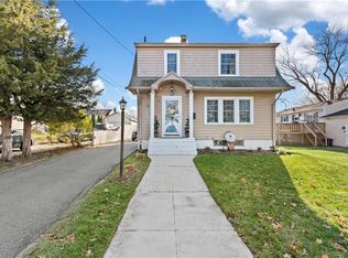 124 Oakland Ave, Cranston, RI 02910