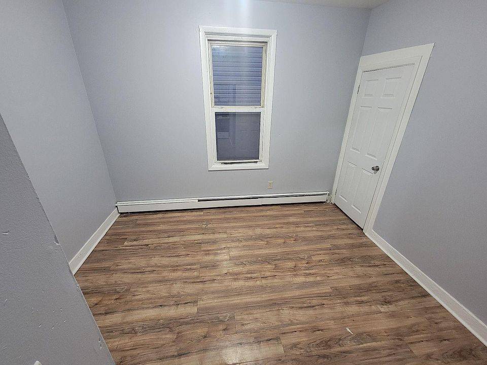 2nd image of 546 15th Ave APT 1