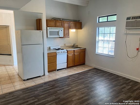 2nd image of 2614 Monterey St #2