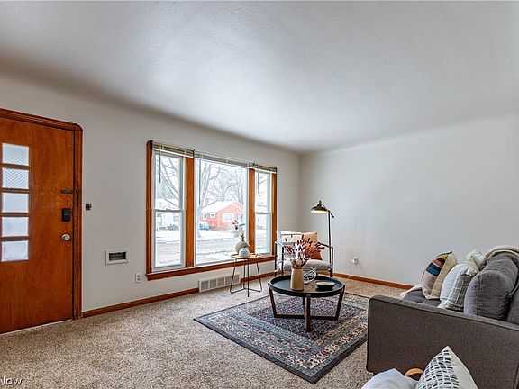 5th image of 13917 Leroy Ave