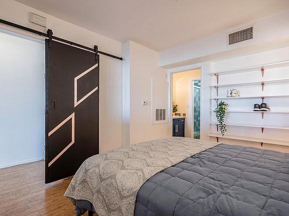 4th image of 7320 Hawthorn Ave APT 416
