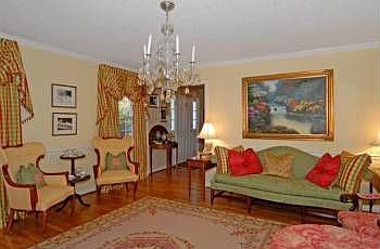 3rd image of 400 Glen Arbor St