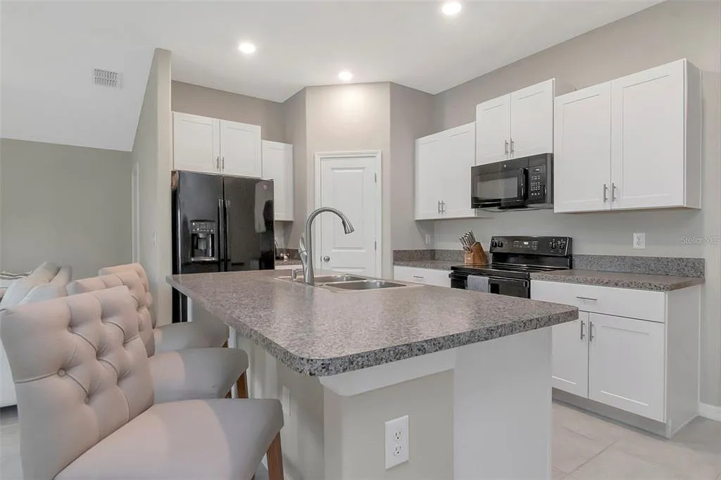 3 bed, 2.0 bath, 1540 sqft, $2,500 — Photo 3