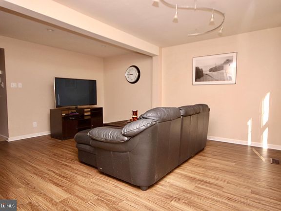 5th image of 514 Galahad Ct