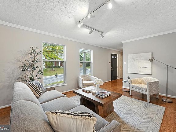 3rd image of 14915 Falconwood Dr