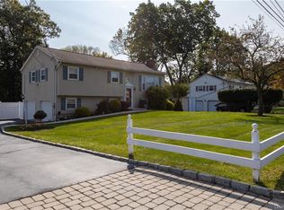 584 Babbling Brook Ln, Valley Cottage, NY