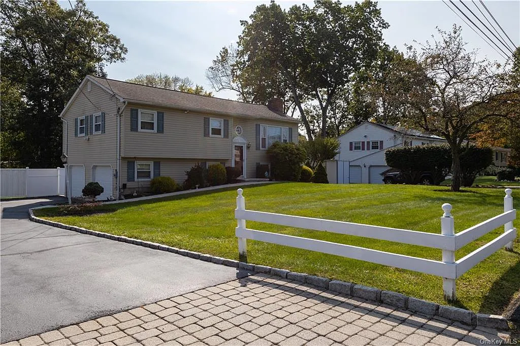 584 Babbling Brook Ln photo 1