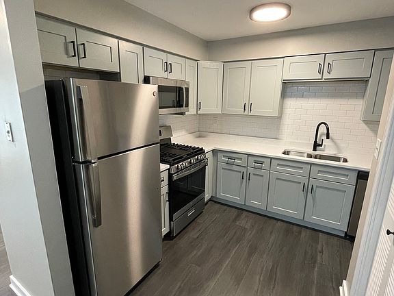 4th image of 9200 Erie St #1D