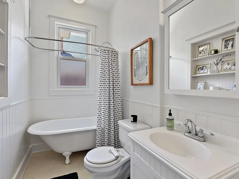 829 N Madison Ave — Photo 18