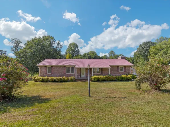 152 N Forest Cir, Marietta, SC 29661