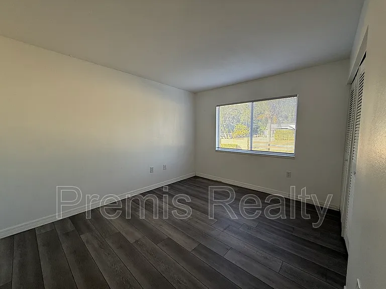 1575 Greenlea Dr #9 — Photo 17