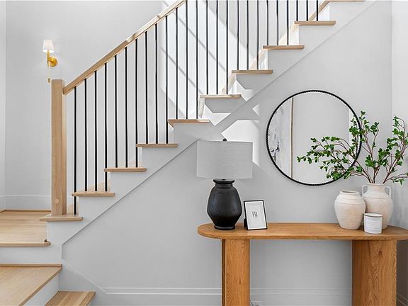 3rd image of 1140 Rosedale Dr NE