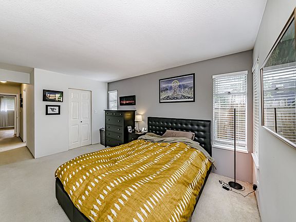 5th image of 1749 Deep Cove Rd