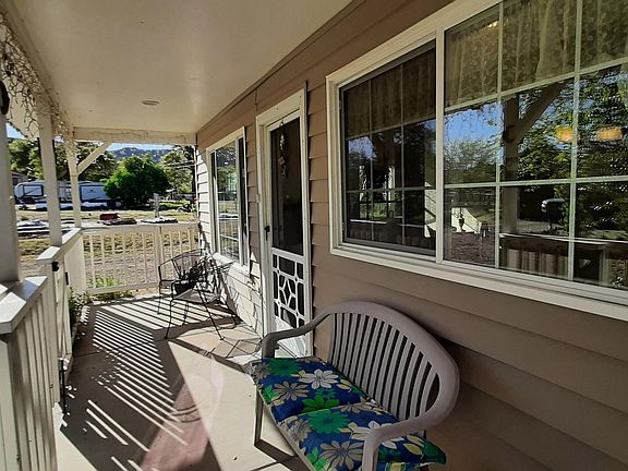 3rd image of 17520 W FOOTHILL Road