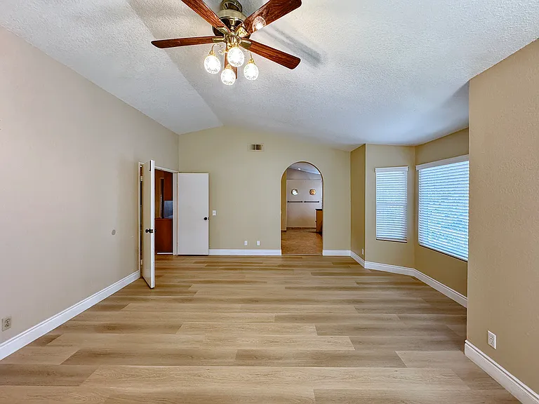 1652 Longview Dr — Photo 12