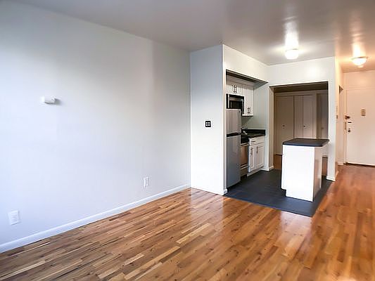 3rd image of 435 W 45th St APT 1A
