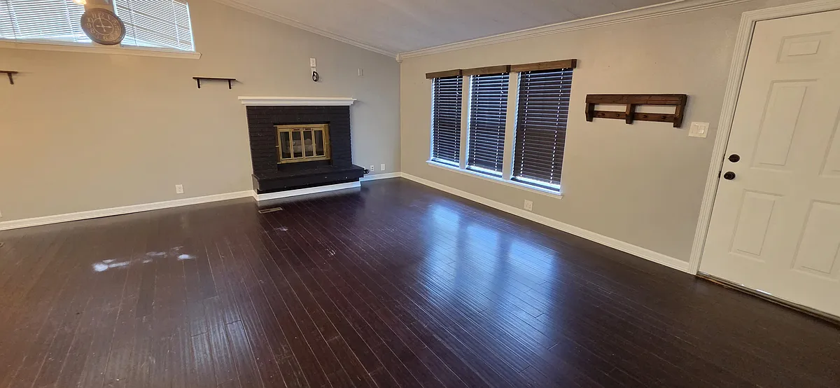 Building Photo - 405 Monterey Dr