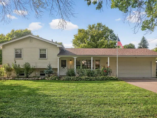 16318 Temple Dr S, Minnetonka, MN 55345