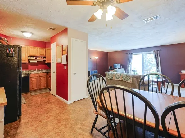 30 Thayer Pond Dr #5, Oxford, MA 01540