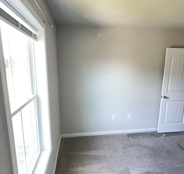 650 N College St — Photo 11