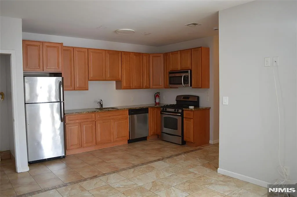 2 bed, $1,900 — Photo 1