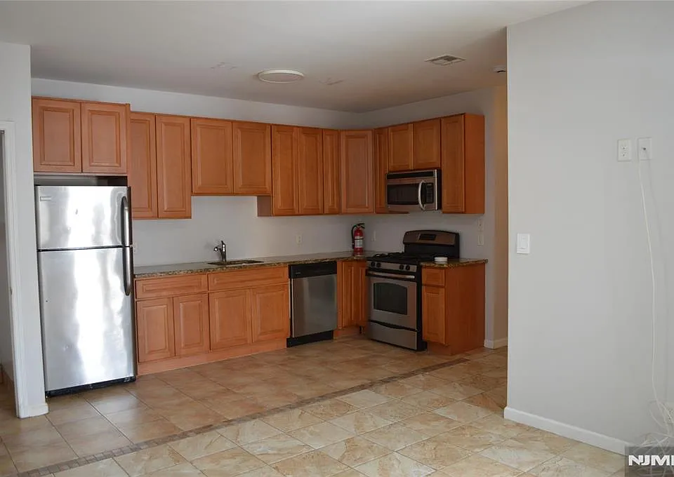 16-18 N Front St