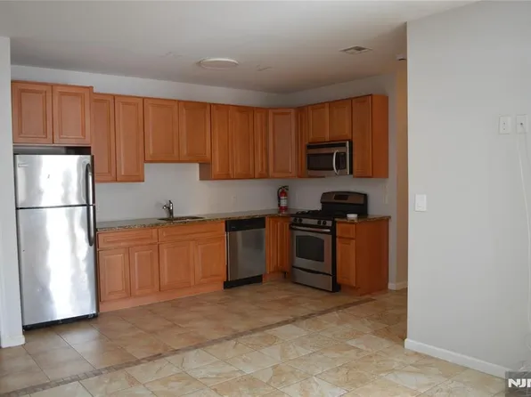16-18 N Frnt Street, Bergenfield, NJ 07621