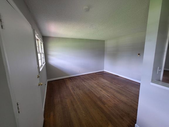 3rd image of 4180 James St #5