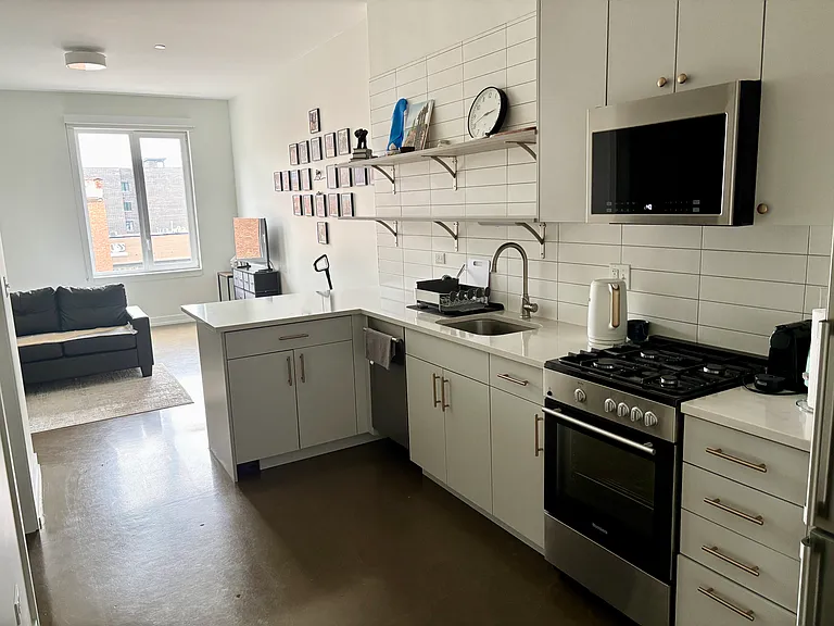 1145 W Winona St #322 — Photo 4