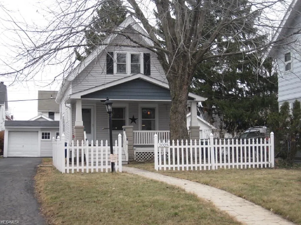 2025 Ferndale Ave photo 1