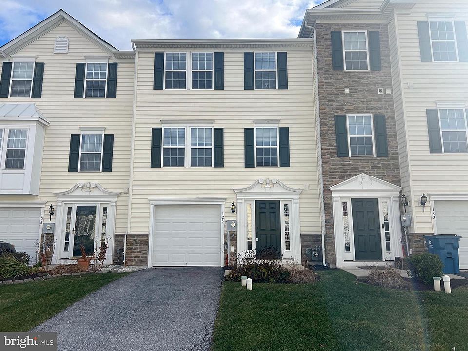 1st image of 128 Larose Dr #128