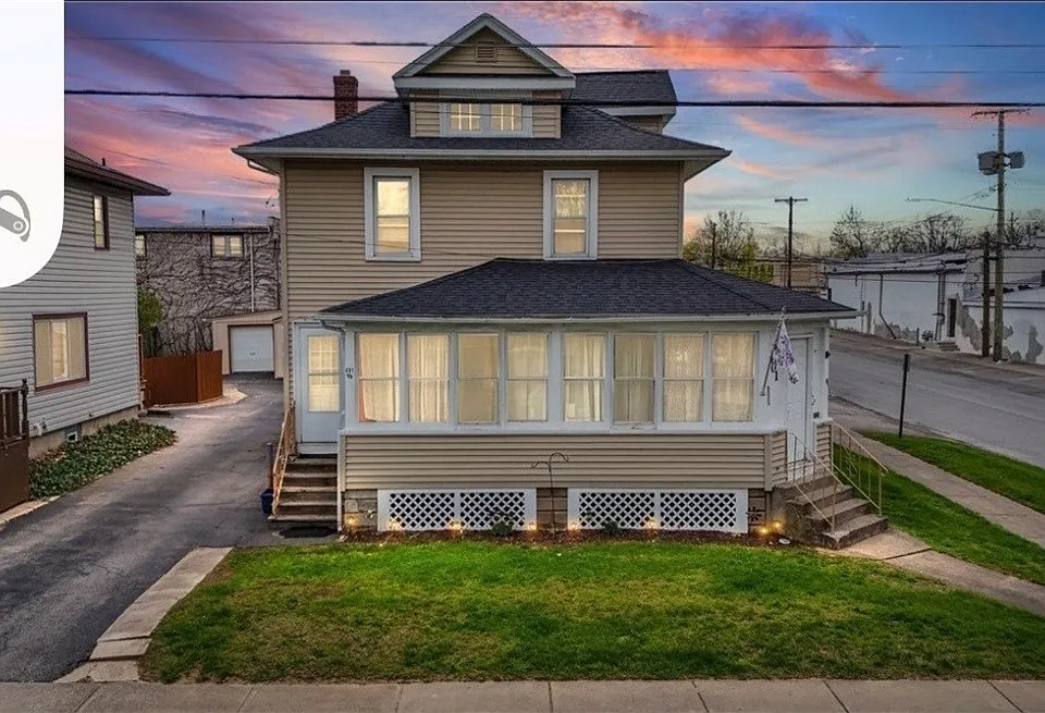 401 W Elm St